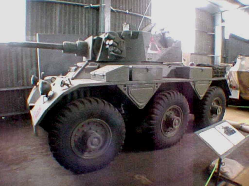 FV-601_Saladin_00