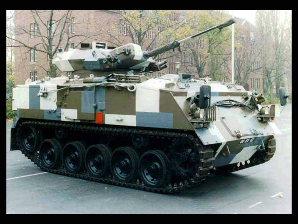 FV-432_Trojan_30mm_00